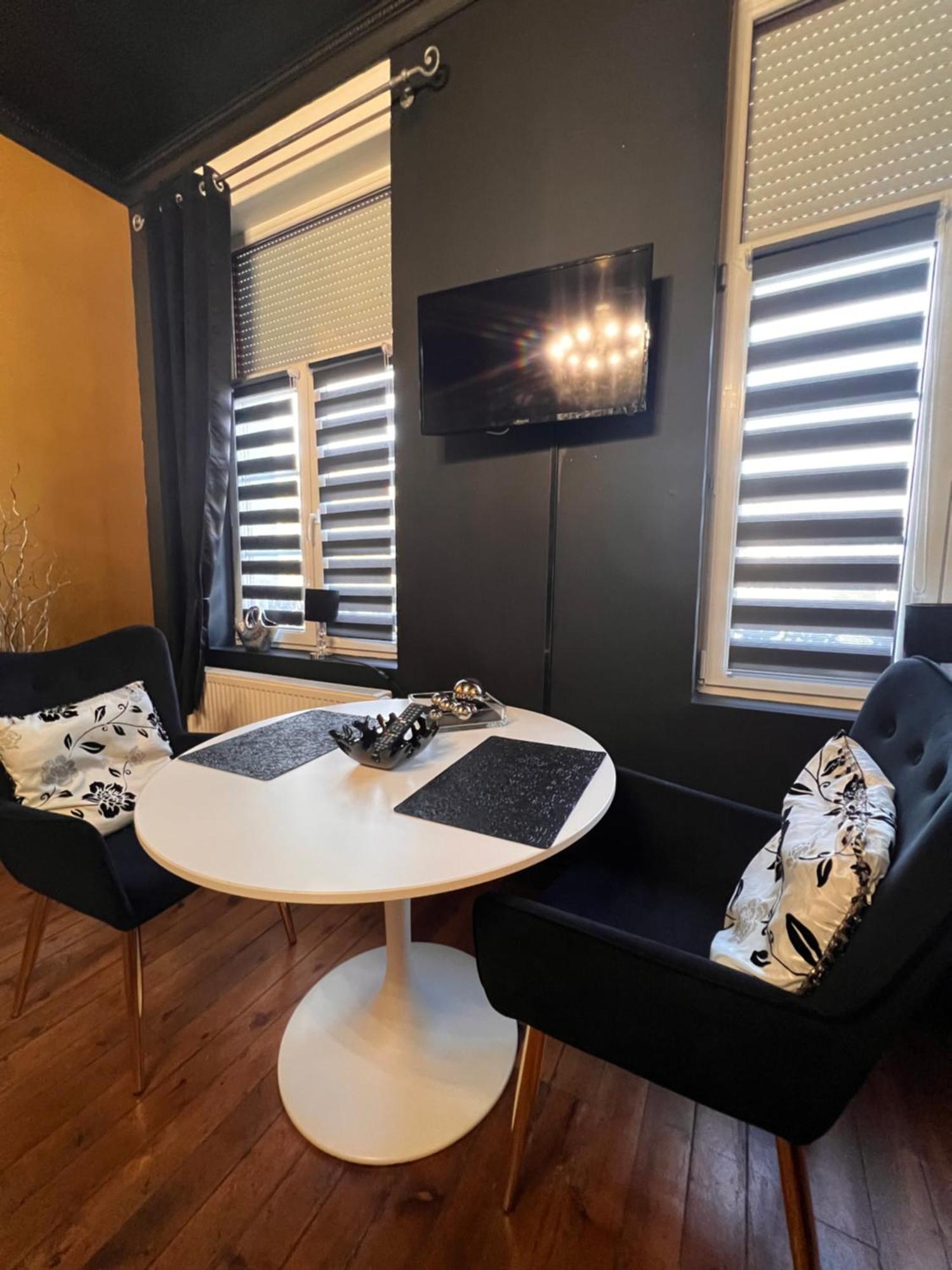 Domaine Des Anges Bed and Breakfast Avesnes-sur-Helpe Exteriör bild