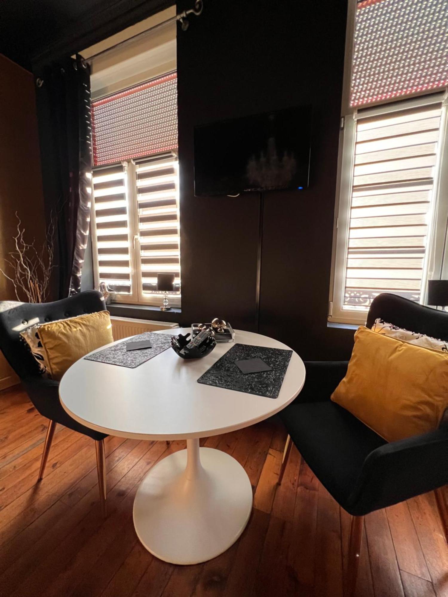 Domaine Des Anges Bed and Breakfast Avesnes-sur-Helpe Exteriör bild
