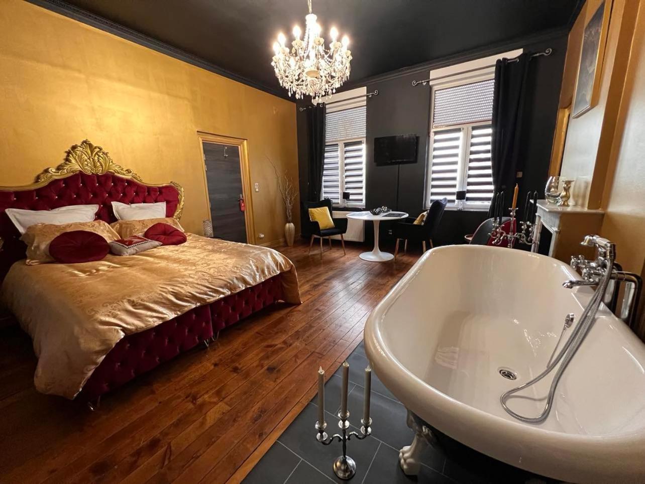 Domaine Des Anges Bed and Breakfast Avesnes-sur-Helpe Exteriör bild